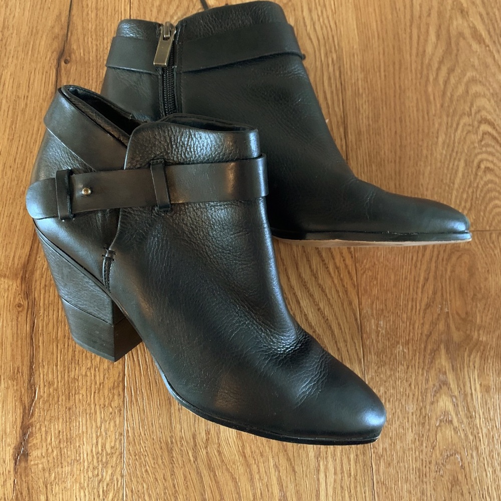 Dolce Vita black leather ankle booties size 9.5